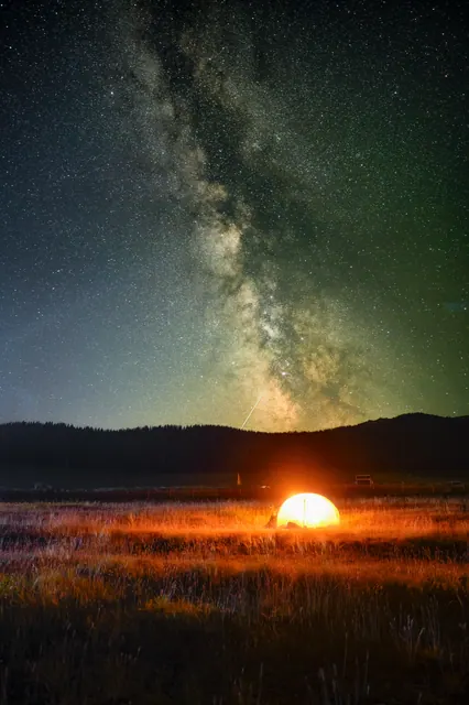 赛里木湖星空露营 1